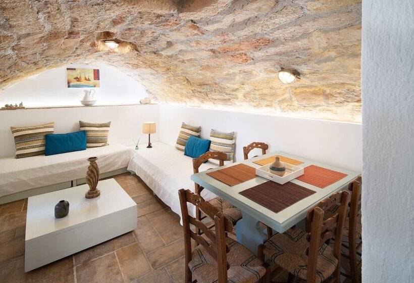 ペンション Menexes Suites Monemvasia