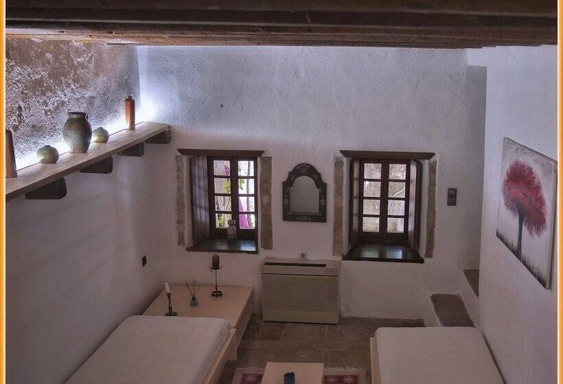 پانسیون Menexes Suites Monemvasia