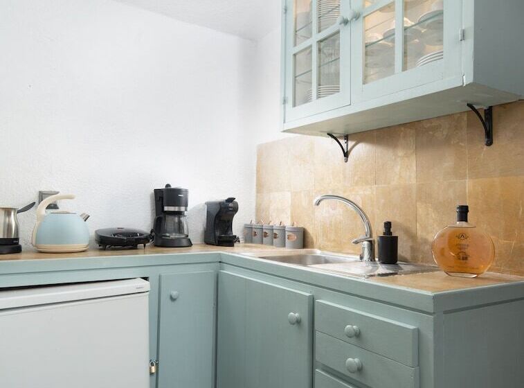 ペンション Menexes Suites Monemvasia