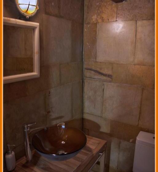 پانسیون Menexes Suites Monemvasia
