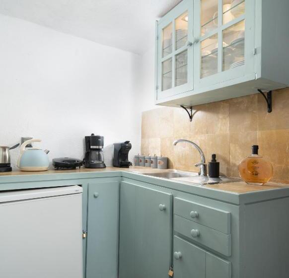 ペンション Menexes Suites Monemvasia