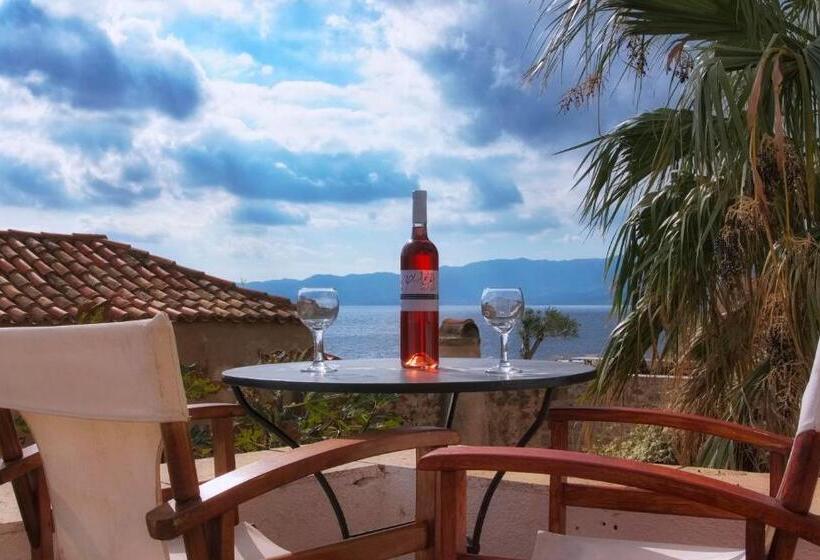 ペンション Menexes Suites Monemvasia