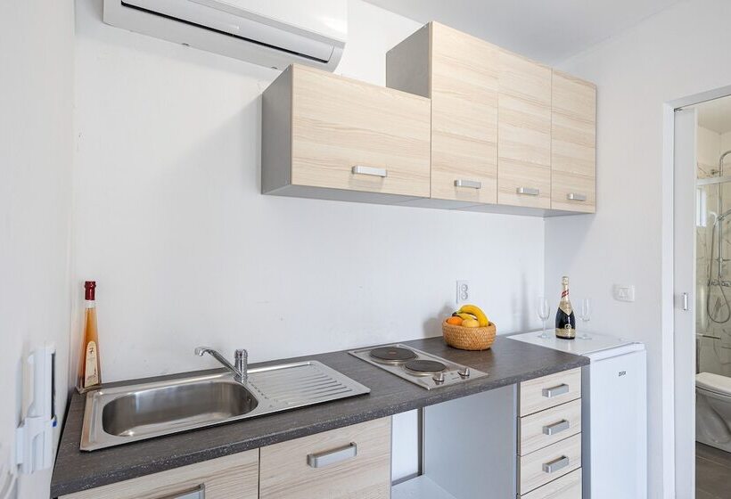 بنسيون Mobile Homes  Kamp Karin 17