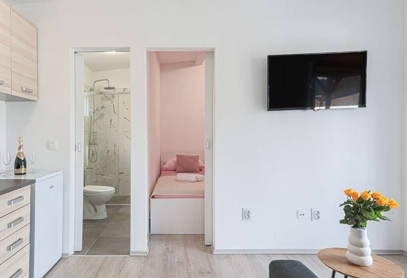 פנסיון Mobile Homes  Kamp Karin