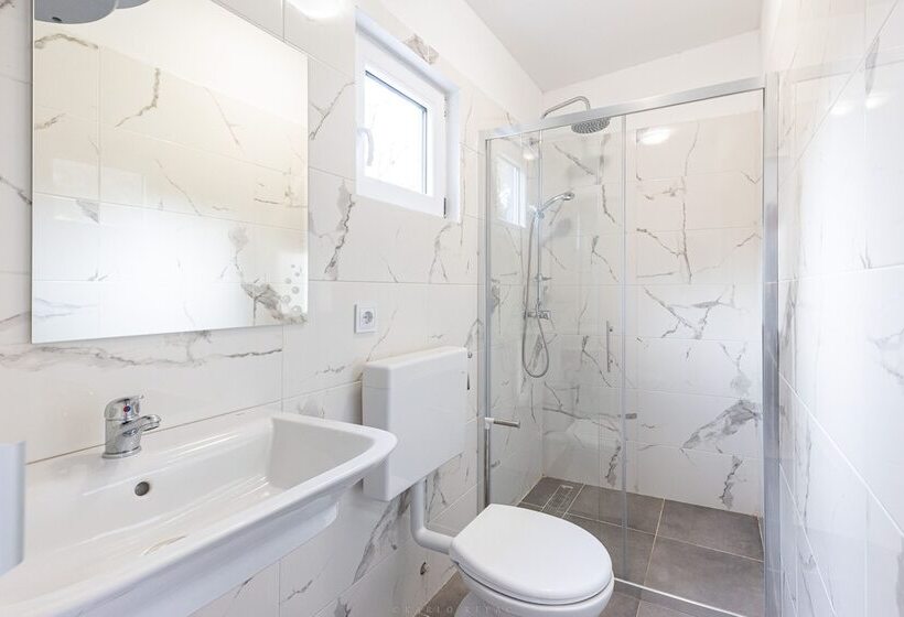 פנסיון Mobile Homes  Kamp Karin