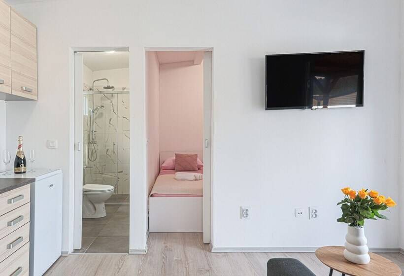 פנסיון Mobile Homes  Kamp Karin