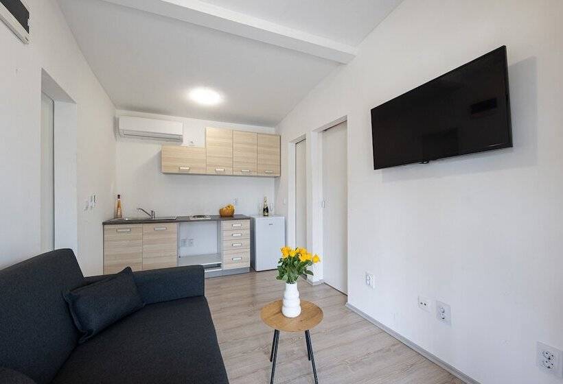 פנסיון Mobile Homes  Kamp Karin