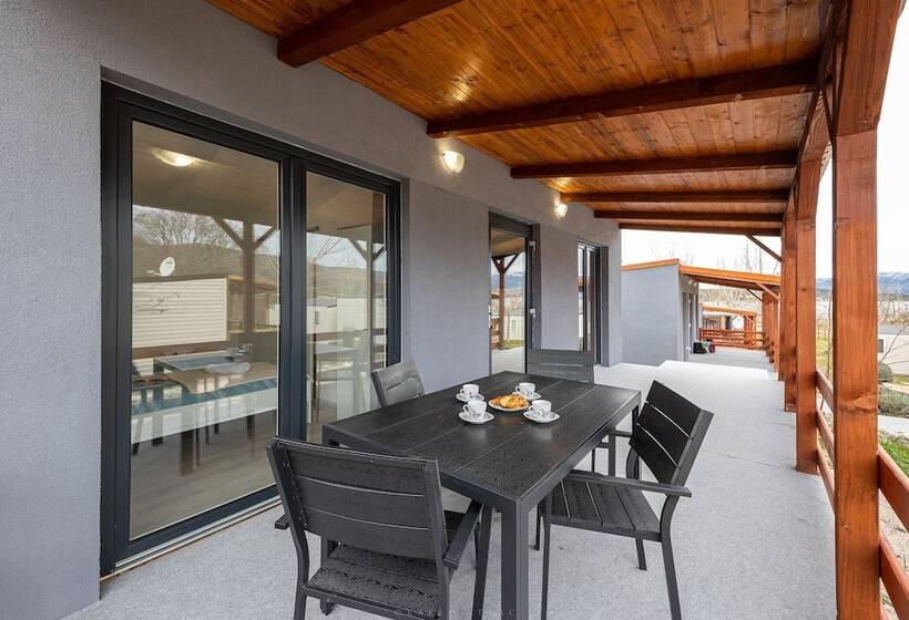 פנסיון Mobile Homes  Kamp Karin