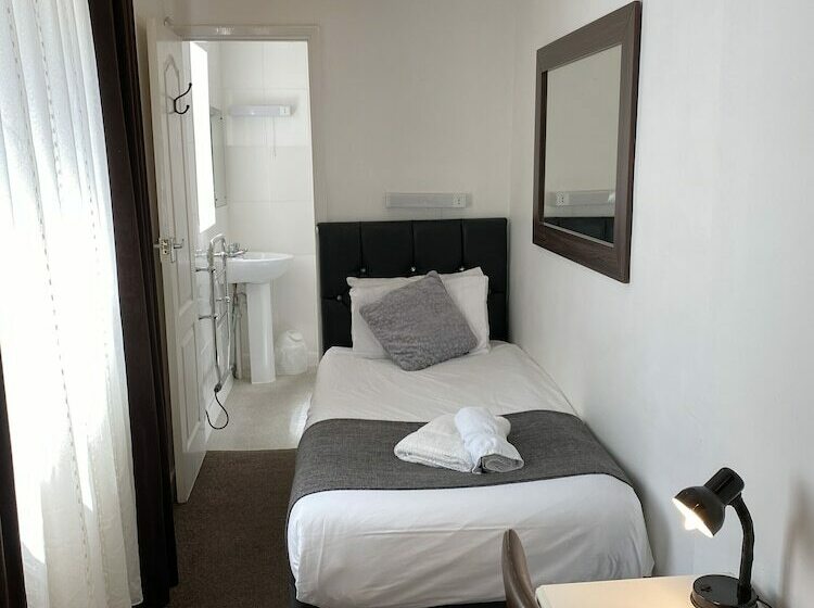 ペンション The Old Palace Guest House