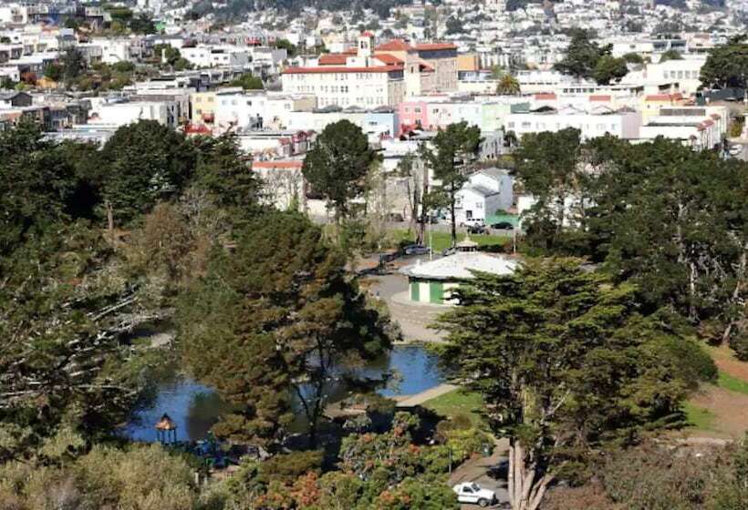 ペンション Pacifica Homes