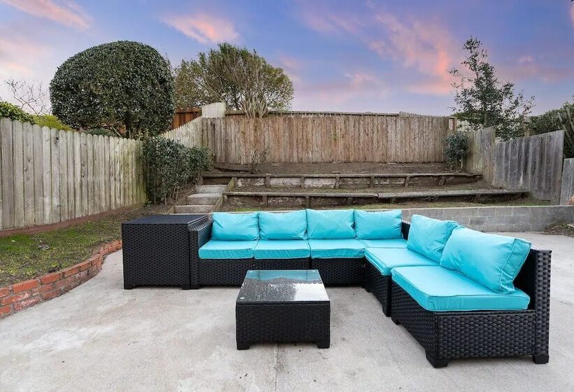 ペンション Pacifica Homes