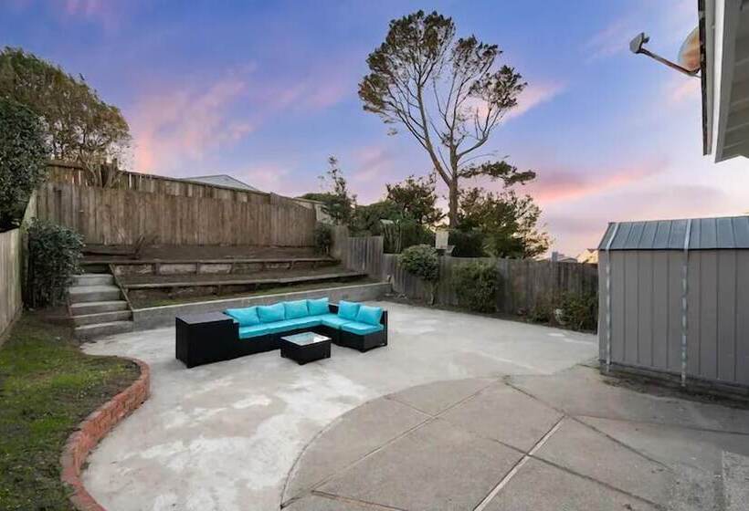 ペンション Pacifica Homes