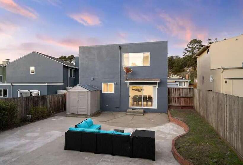 ペンション Pacifica Homes