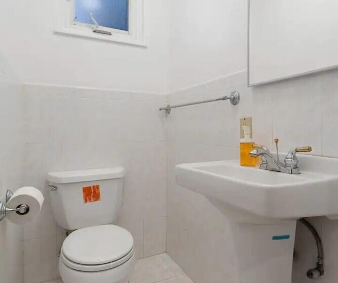 ペンション Pacifica Homes