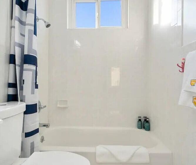 ペンション Pacifica Homes