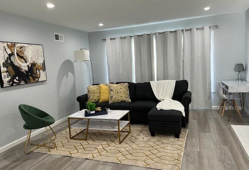 ペンション Pacifica Homes