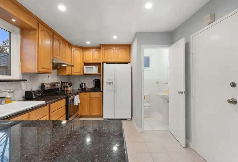 ペンション Pacifica Homes