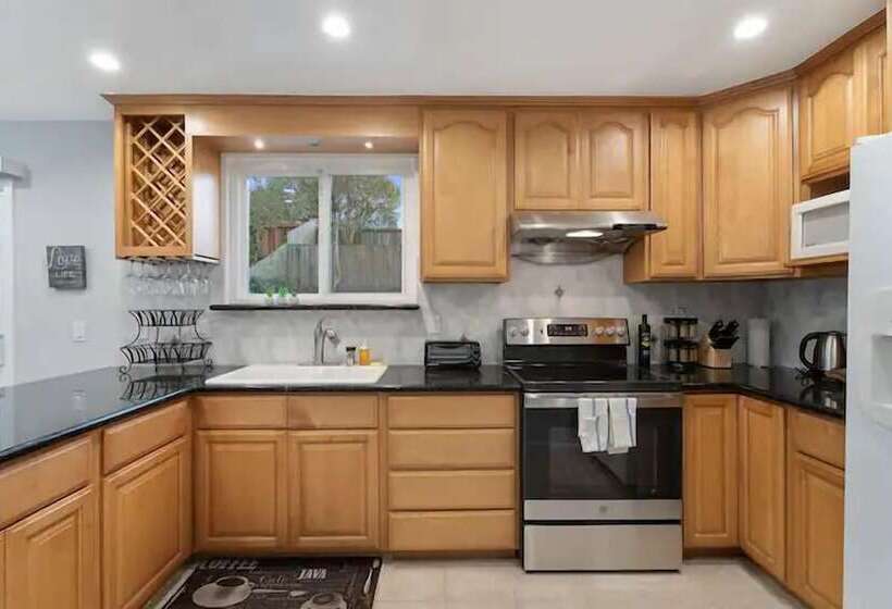 ペンション Pacifica Homes