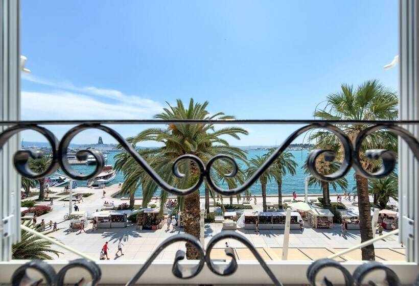 펜션 Palms Promenade Luxury Rooms