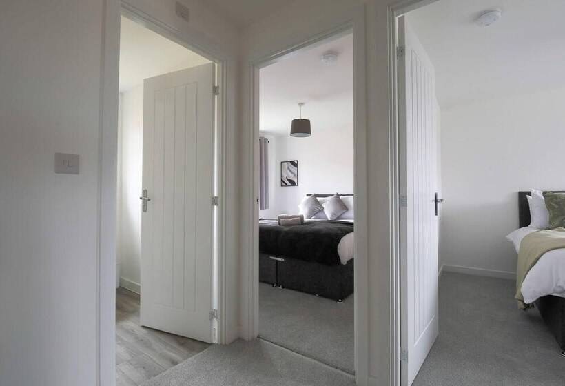 Резиденция Beautiful 4 Bed House 15 Mins To Cardiff & Newport