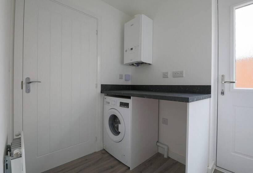 Резиденция Beautiful 4 Bed House 15 Mins To Cardiff & Newport