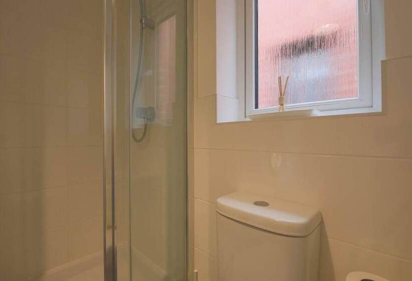 Резиденция Beautiful 4 Bed House 15 Mins To Cardiff & Newport