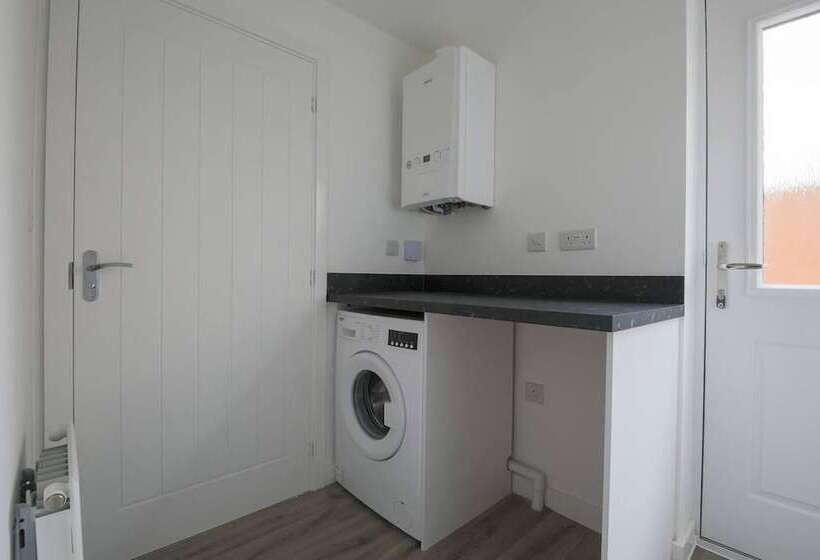 Резиденция Beautiful 4 Bed House 15 Mins To Cardiff & Newport