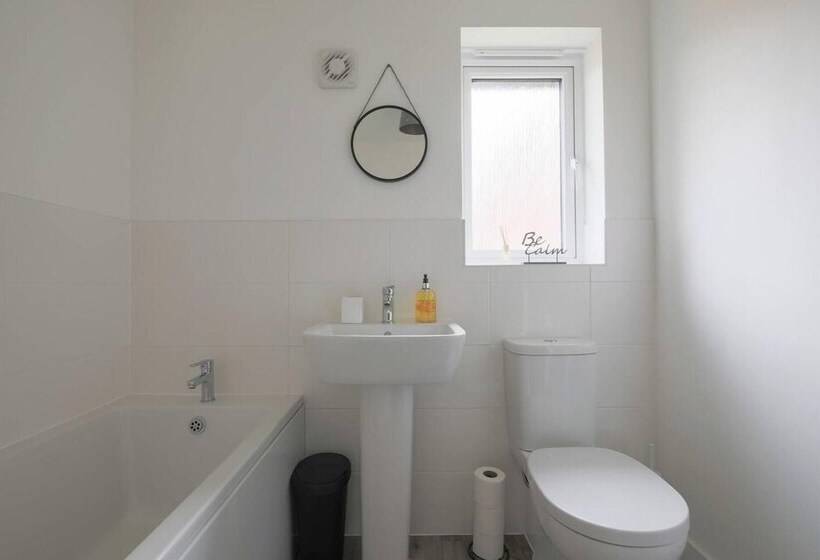 Резиденция Beautiful 4 Bed House 15 Mins To Cardiff & Newport