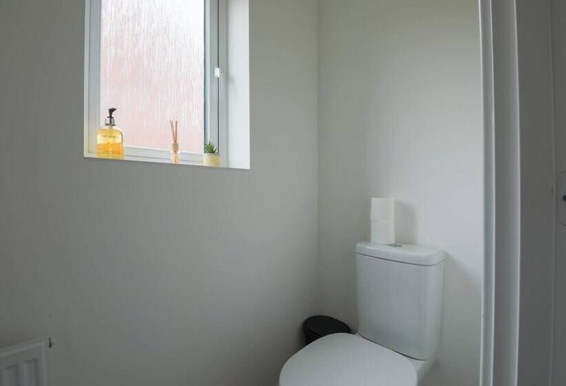 Резиденция Beautiful 4 Bed House 15 Mins To Cardiff & Newport