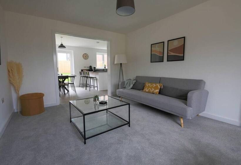 Резиденция Beautiful 4 Bed House 15 Mins To Cardiff & Newport