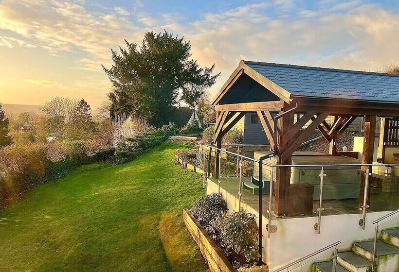 דירת נופש Cottage With Stunning Views And Hot Tub