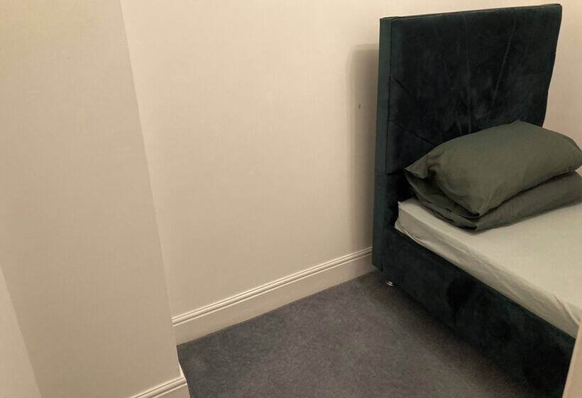 Резиденция Lovely 2 Bed House Apartment In Boston Towncentre