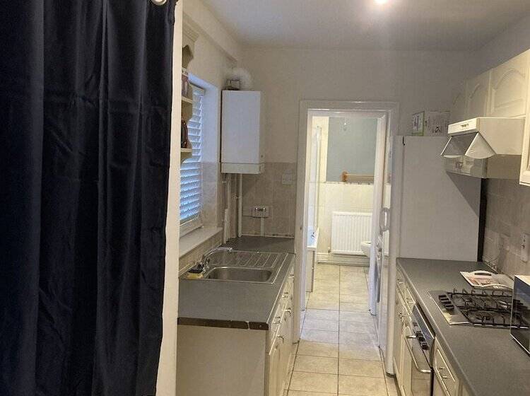 Резиденция Lovely 2 Bed House Apartment In Boston Towncentre