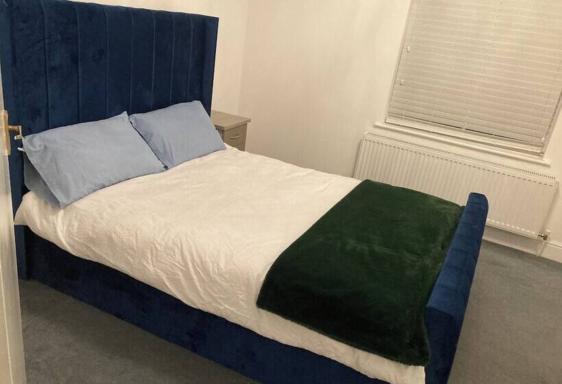 Резиденция Lovely 2 Bed House Apartment In Boston Towncentre