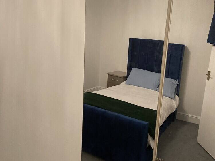 Резиденция Lovely 2 Bed House Apartment In Boston Towncentre