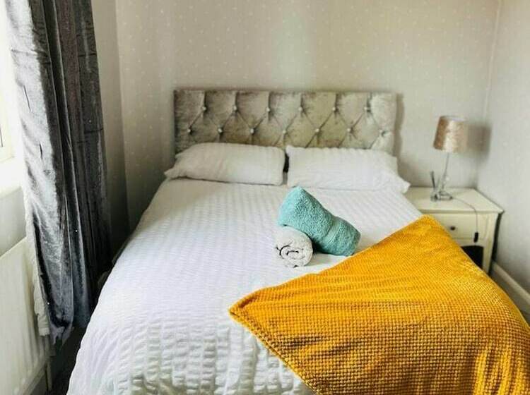 דירת נופש Lovely 2 Bed House In Rochester