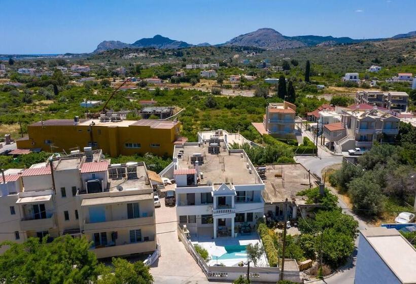 Резиденция Mikaela S Pool House