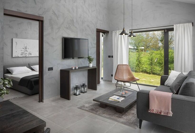 דירת נופש Remarkable 2 Bed House In Zrenj