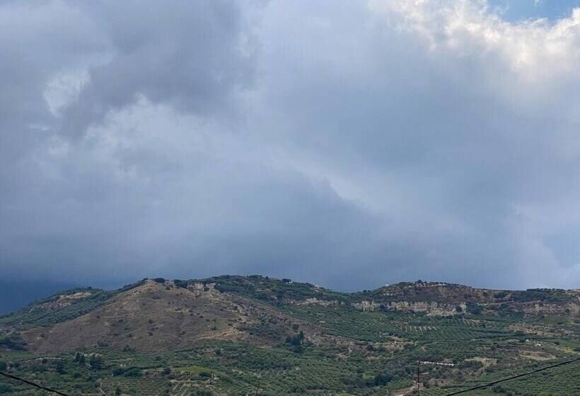 住所  Stone House 3 Bedroom 8 Persons