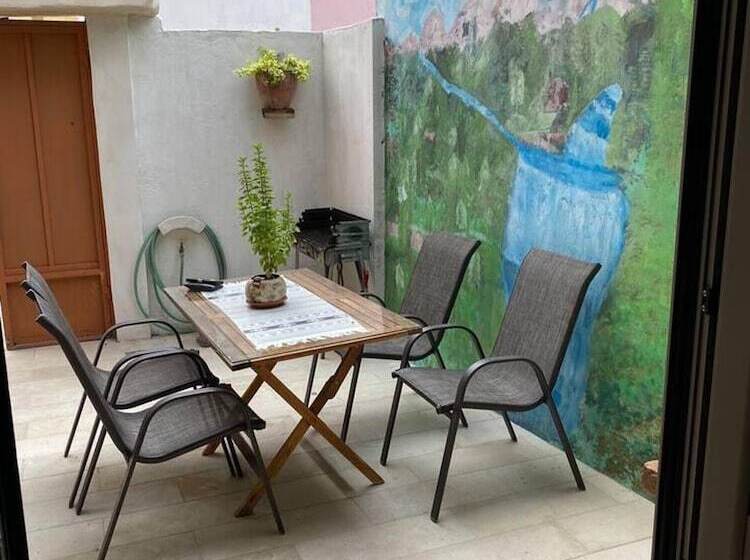 住所  Stone House 3 Bedroom 8 Persons