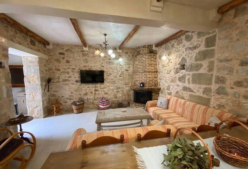 住所  Stone House 3 Bedroom 8 Persons