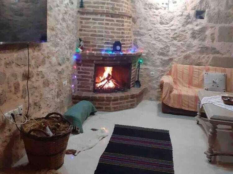 住所  Stone House 3 Bedroom 8 Persons