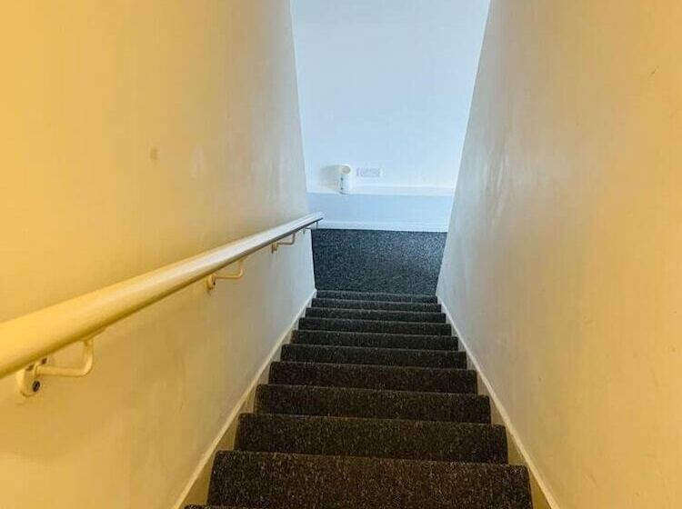 住所  Stunning 2 Bed House In Chatham