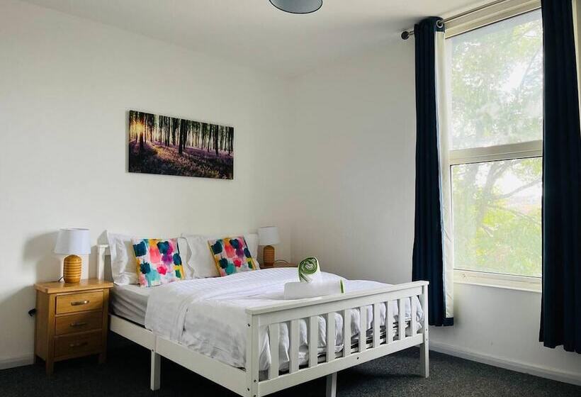 レジデンス Stunning 2 Bed House In Chatham