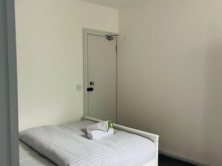 إقامة Stunning 2 Bed House In Chatham