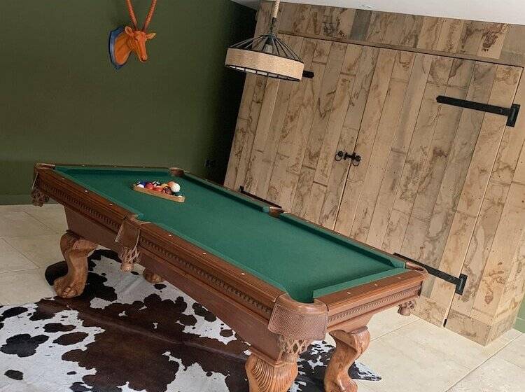 Резиденция Stunning Barn Sleeps 10 With Hot Tub Nr Melton