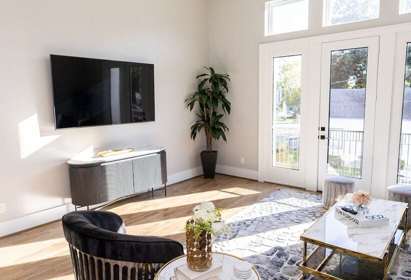 레지던스 Stylish Luxury Downtown Home