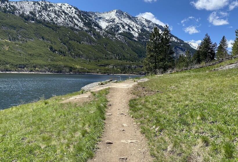 منتجع Travellers Rest Cabins And Rv Park