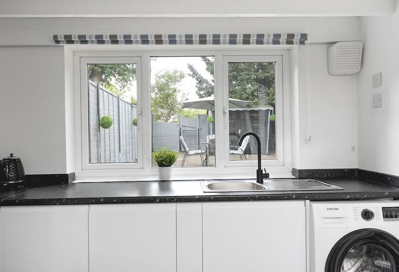 Skyvillion East Finchley London 2bedroom