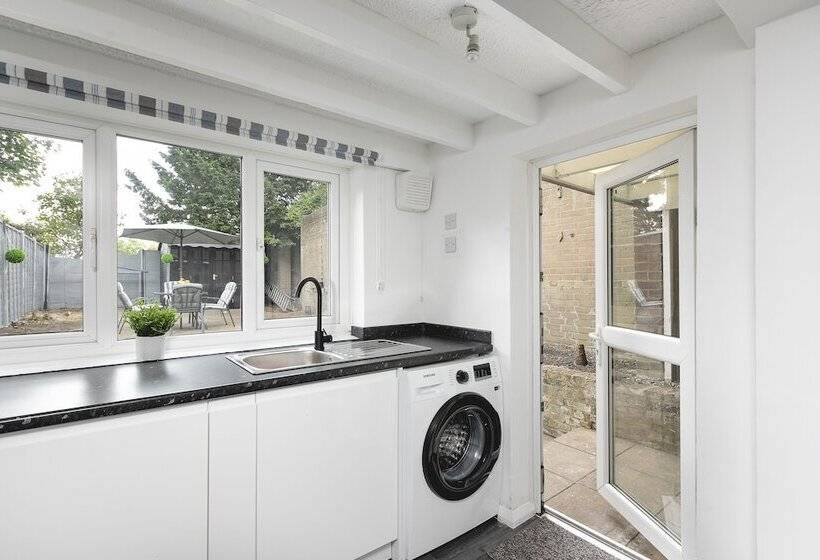 Skyvillion East Finchley London 2bedroom